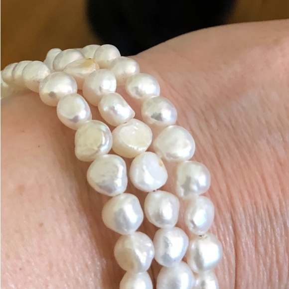 Lovely Freshwater Pearl set with 14k dangling earrings with gold and bracelet. - Picture 8 of 9